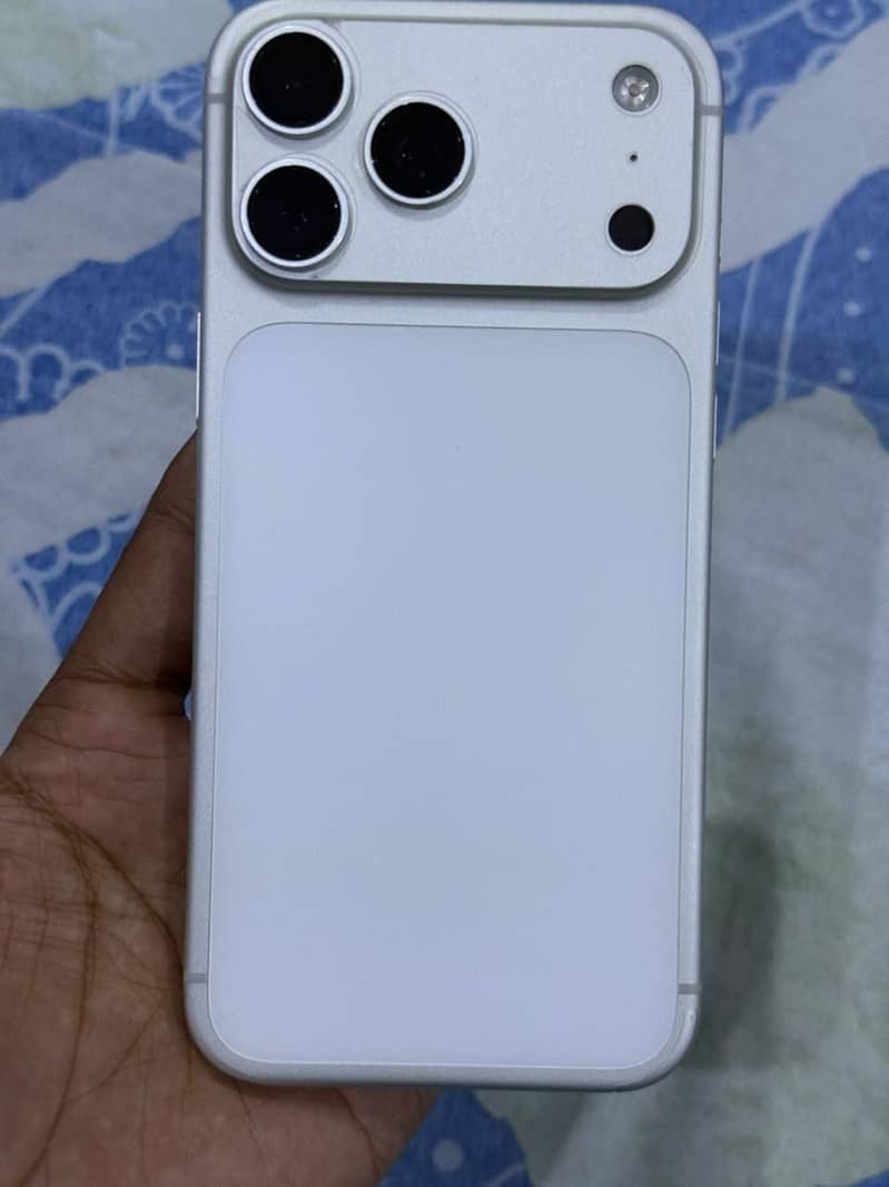 Apple iPhone 17 Pro Max 0
