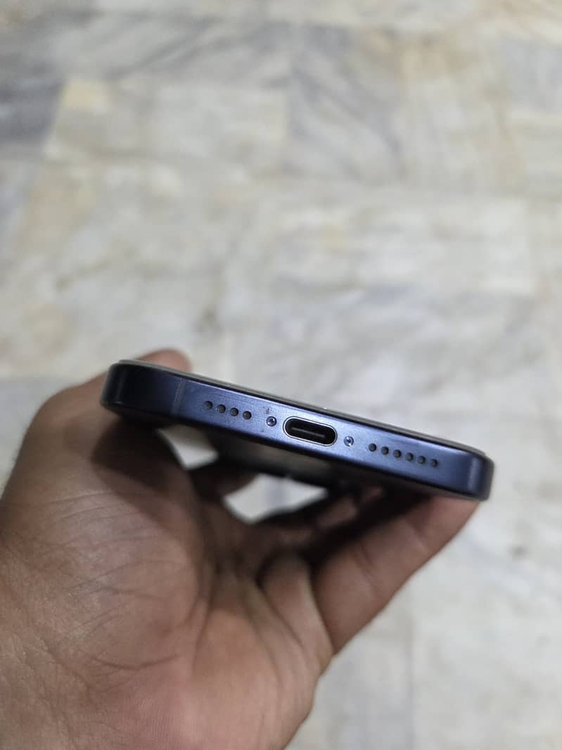 Apple iPhone 15 Pro Max 3