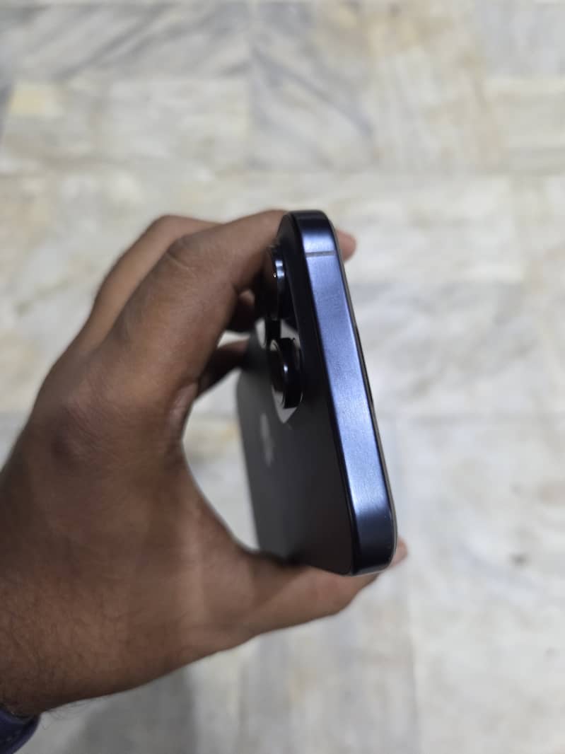 Apple iPhone 15 Pro Max 4