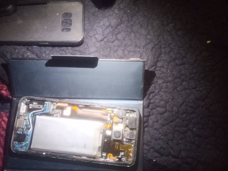 Samsung Mobile S8 Panel 2