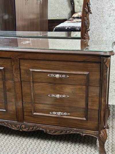 Chinioti Bed + Dressing Table