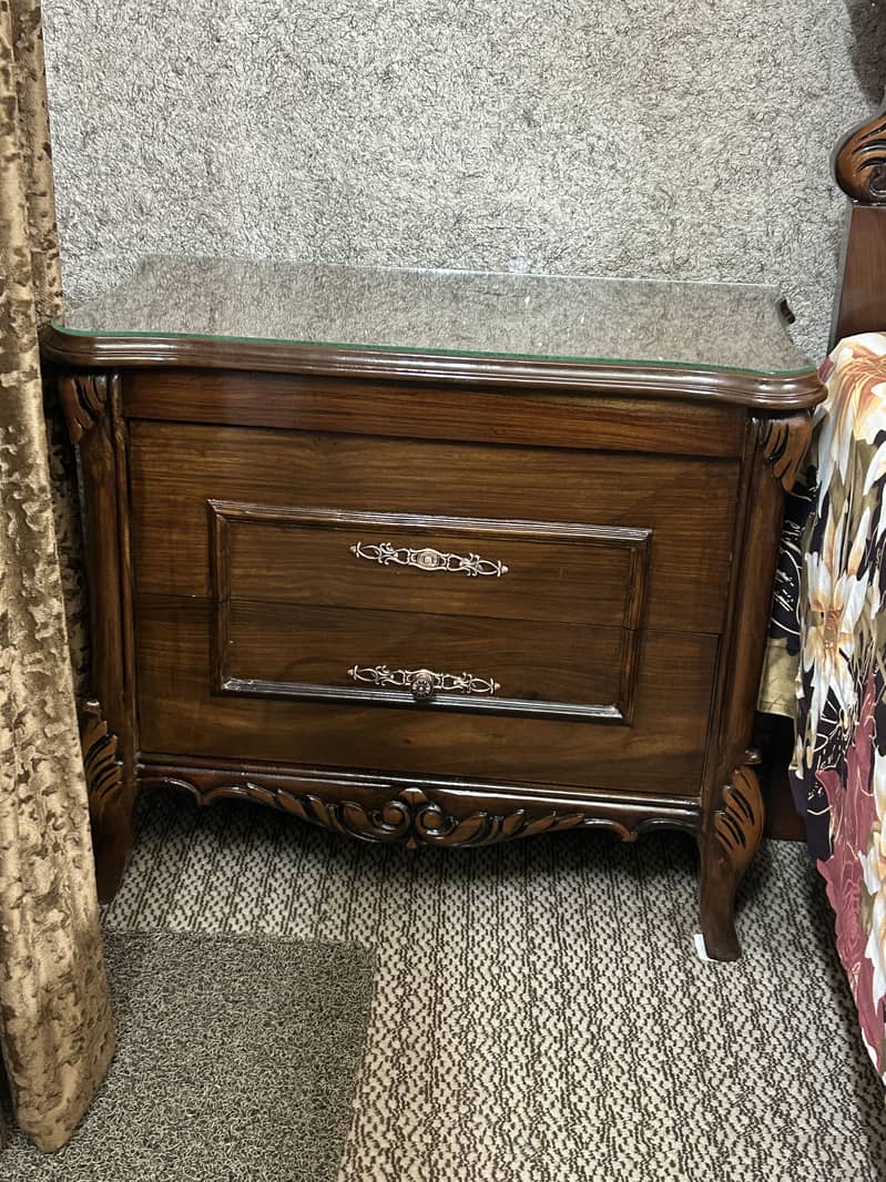 Chinioti Bed + Dressing Table 4