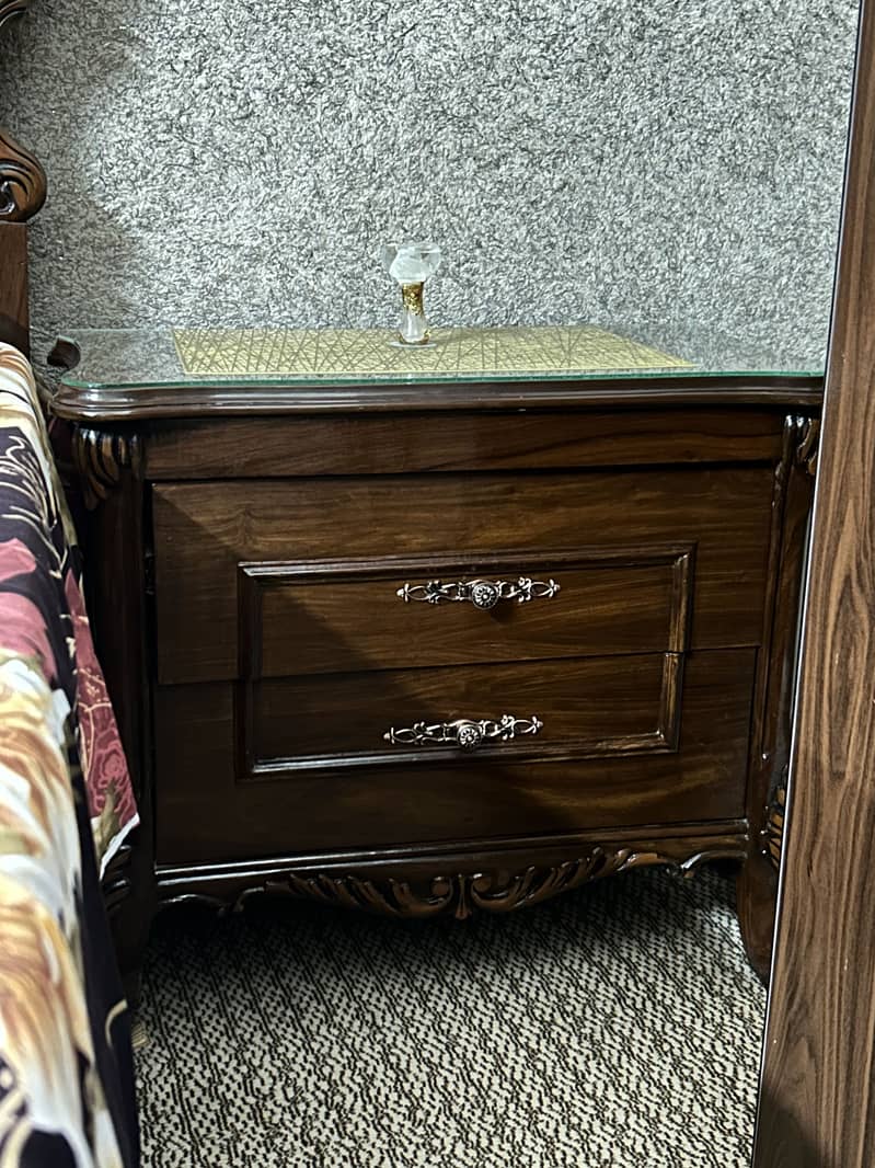 Chinioti Bed + Dressing Table 10