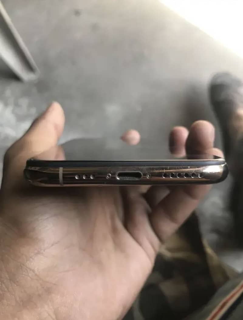 Apple iPhone XS 6