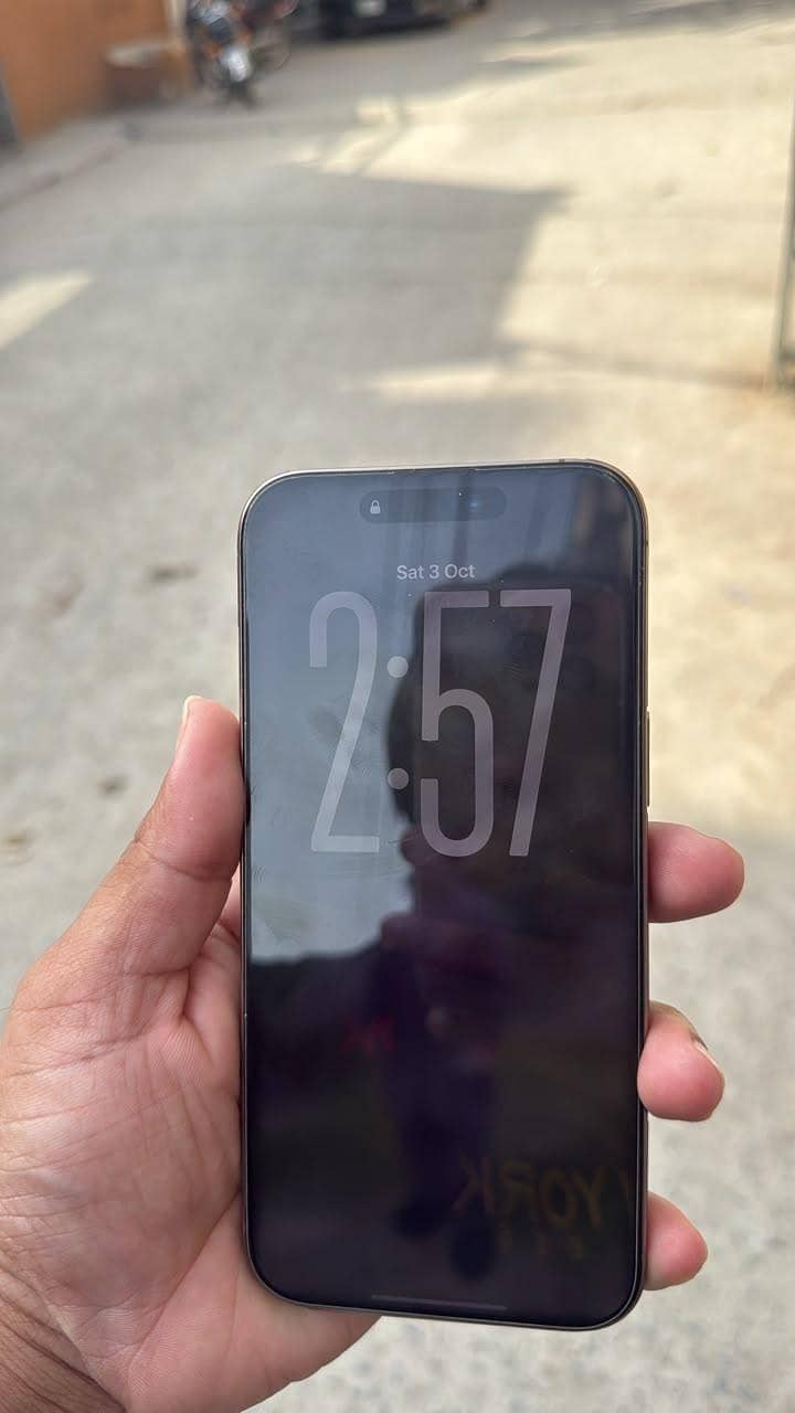 Apple iPhone 16 Pro Max 4