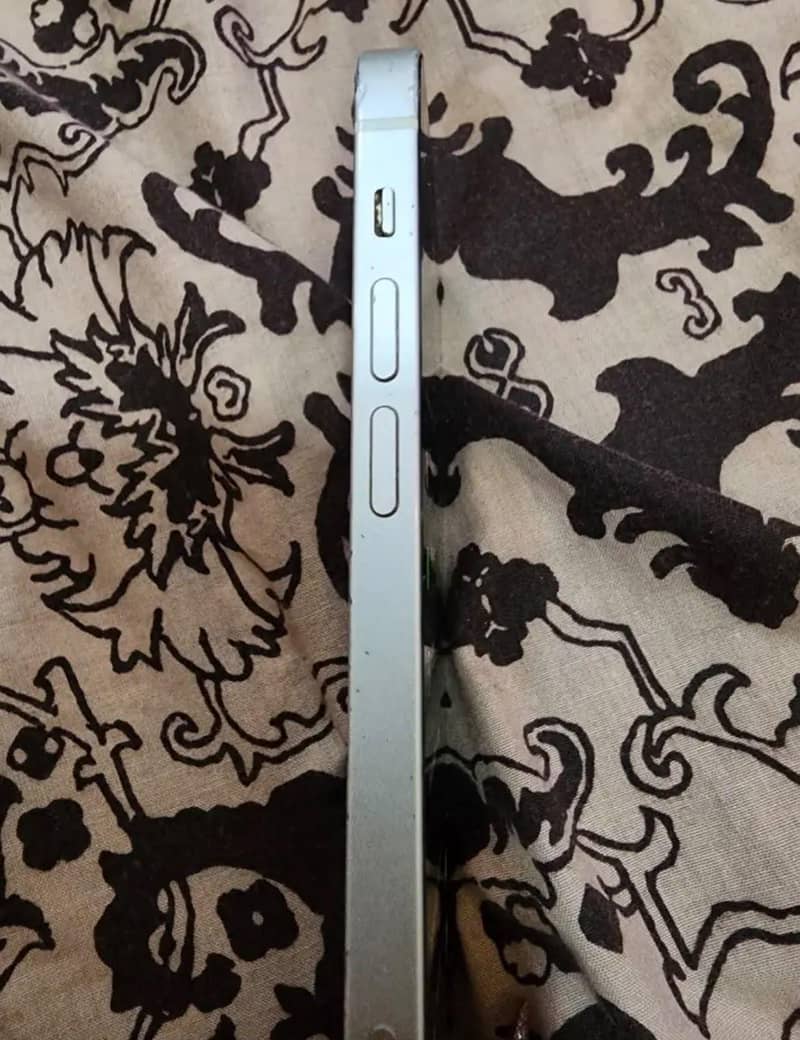 Apple iPhone 12 5