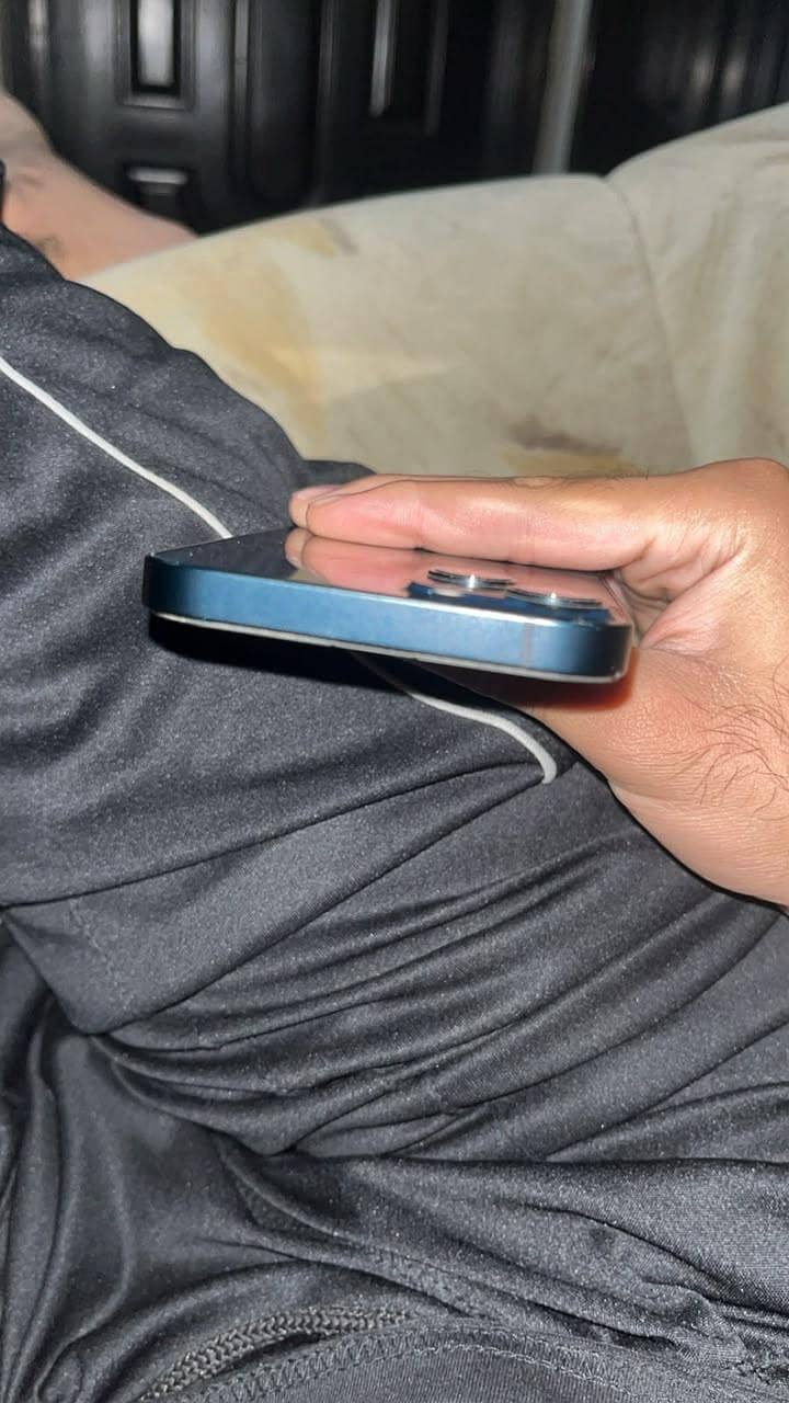 Apple iPhone 13 7