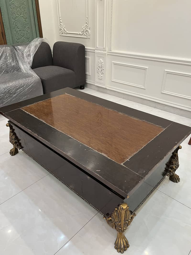 Central Table 0