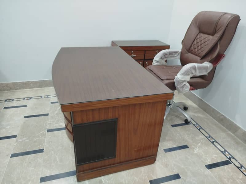 Office Furniture for Sale: Executive and Team Desks with Chairs ...