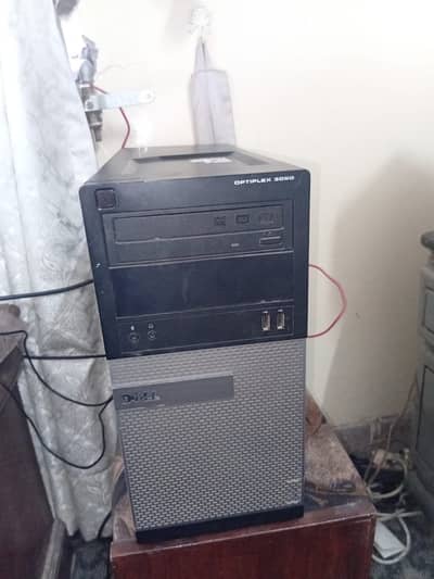 Dell tower Pc - full setup- AMD A8 - 12 gb ram - integrated Gpu