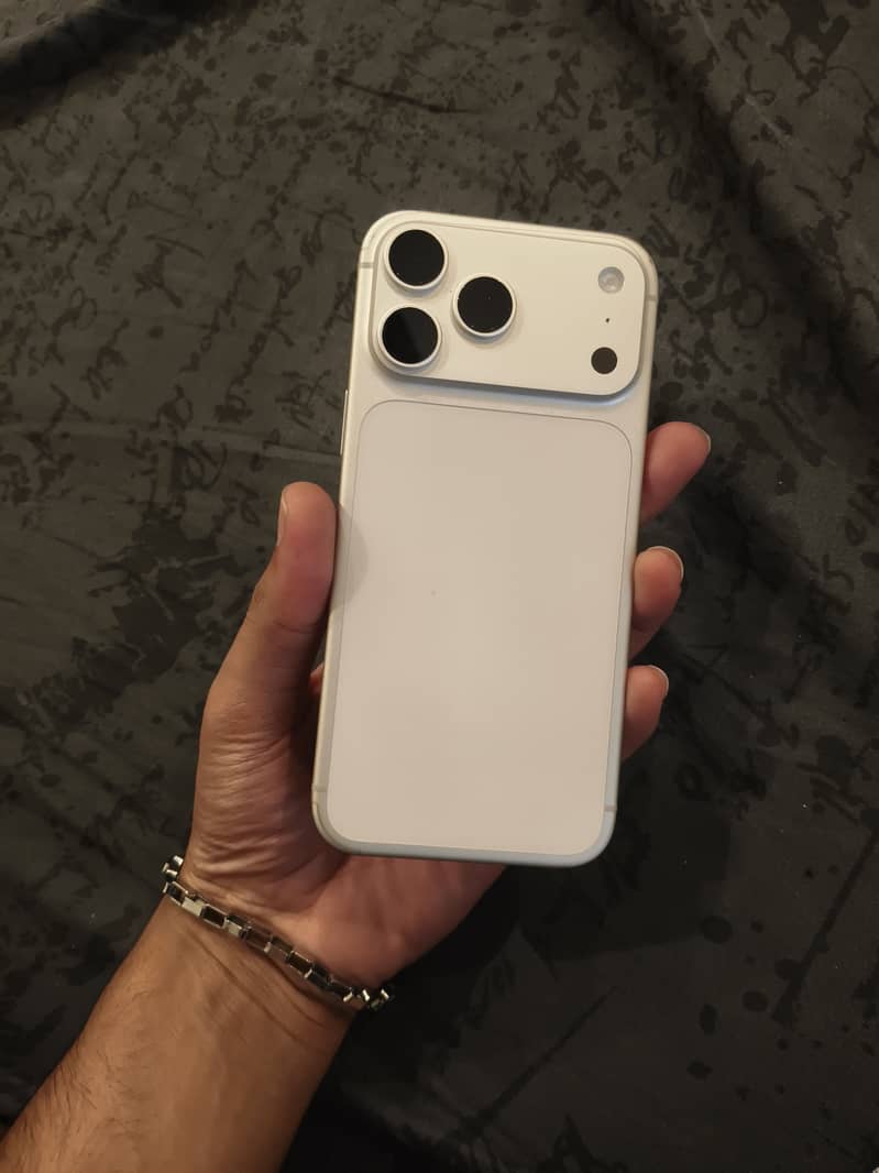 Apple iPhone 17 Pro Max 0
