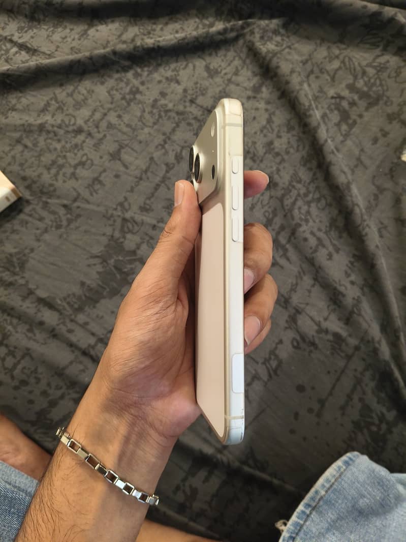 Apple iPhone 17 Pro Max 4