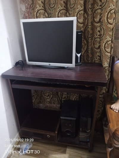 computer With LCD And Table