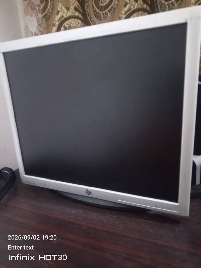 computer With LCD And Table 1