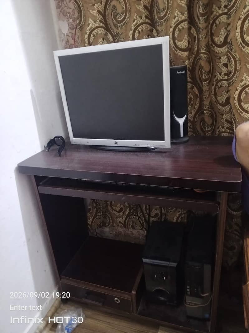 computer With LCD And Table 2
