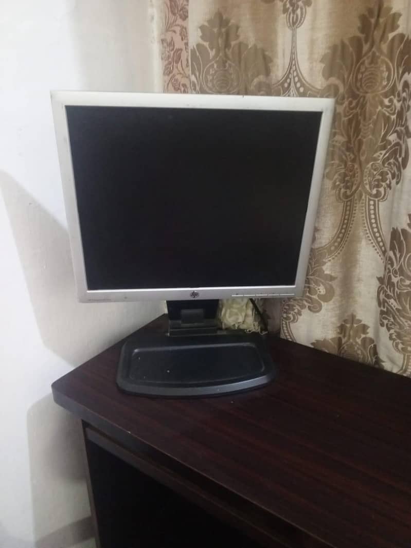 computer With LCD And Table 3