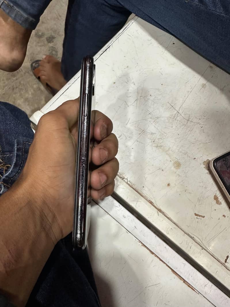 Apple iPhone X 3