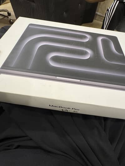 Macbook M5 Pro 16 inch- Max Chip - 36Gb and 2TB