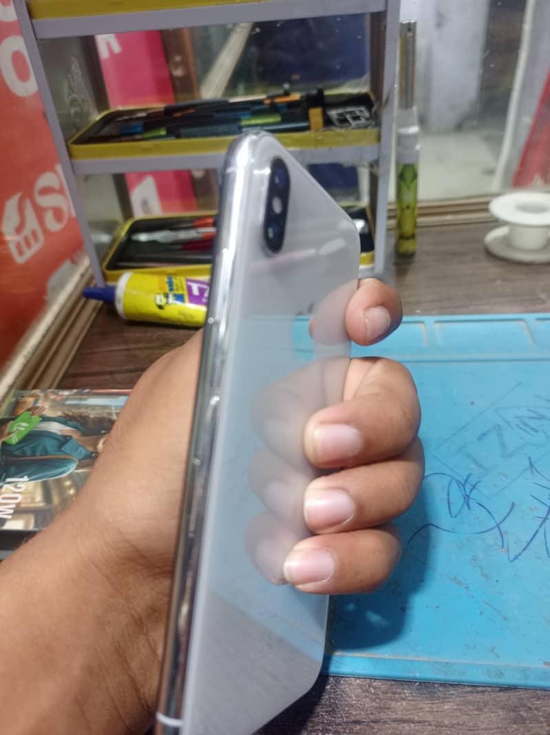 Apple iPhone X 3