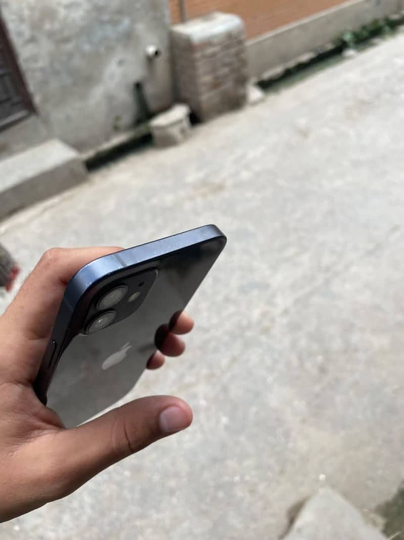 Apple iPhone 12 3