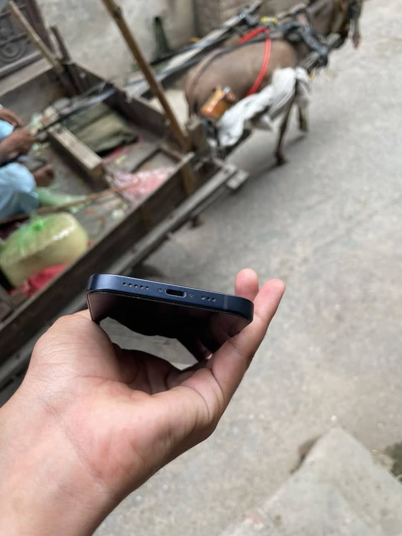 Apple iPhone 12 4