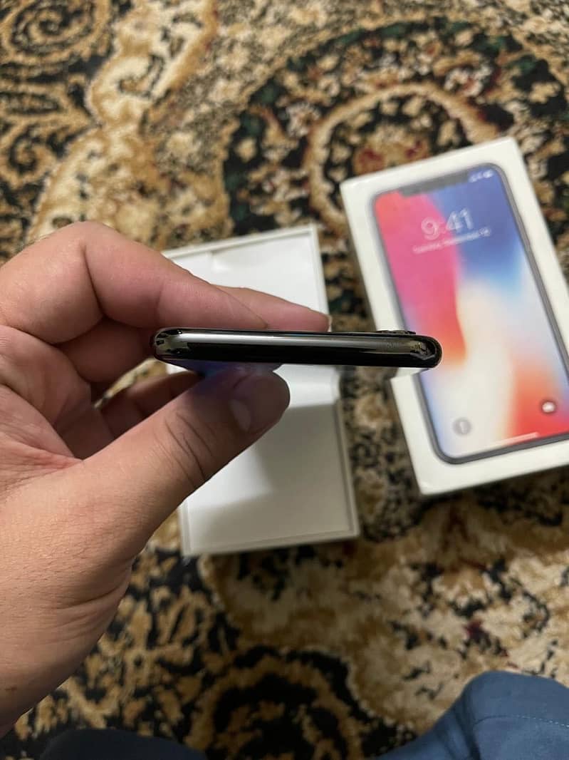 iPhone X complete box 5