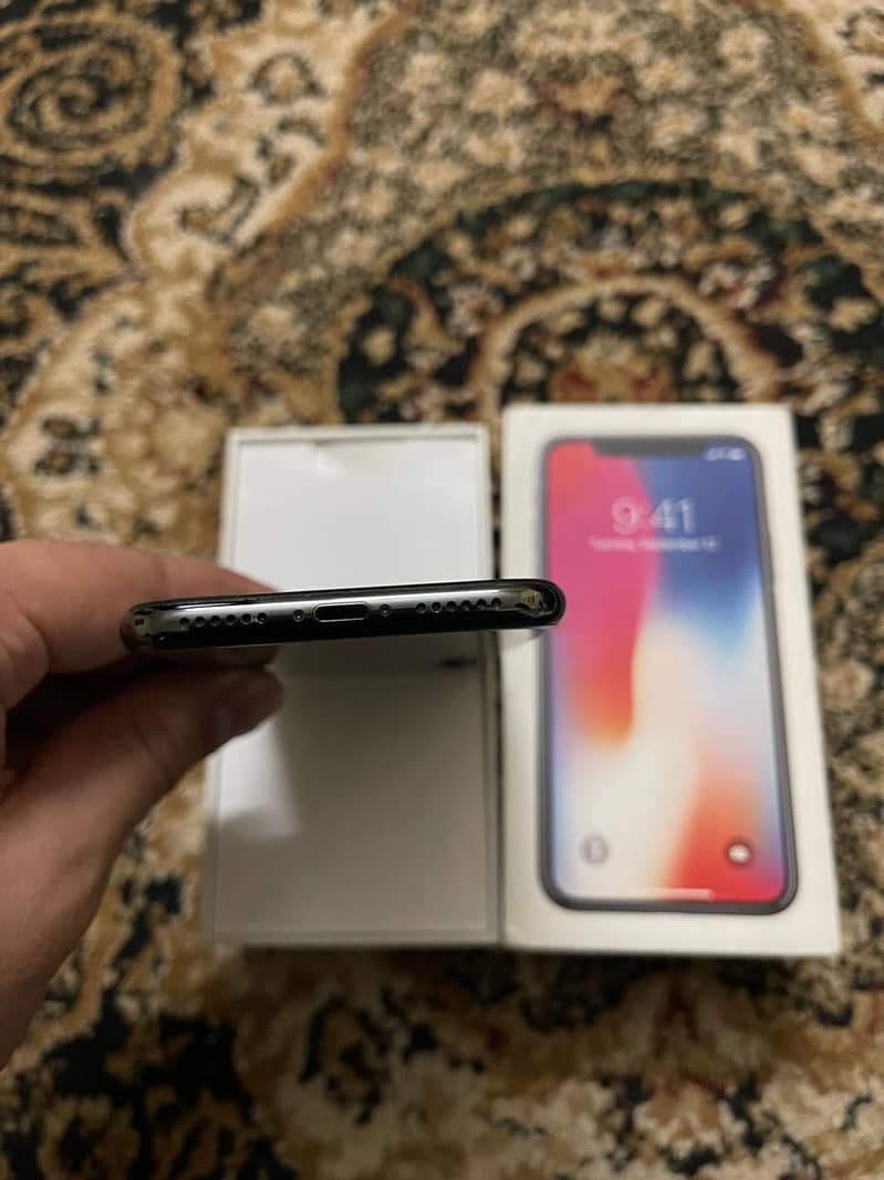 iPhone X complete box 6