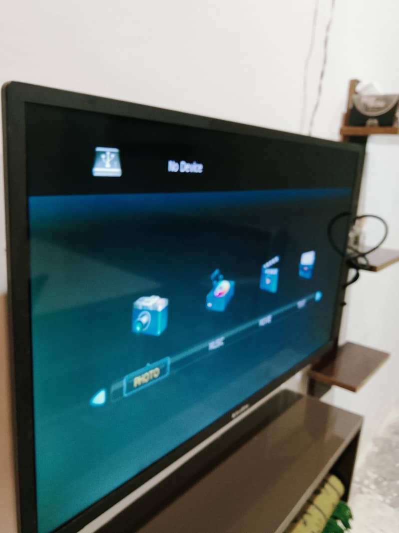 Ecostar 32inch LCD 7