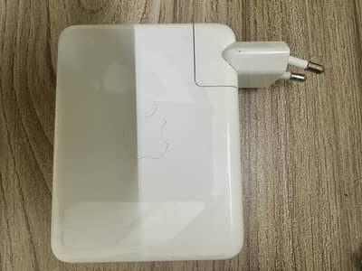Apple 140 W USB C Charger