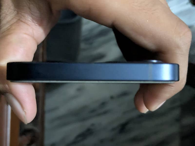 Apple iPhone 12 3