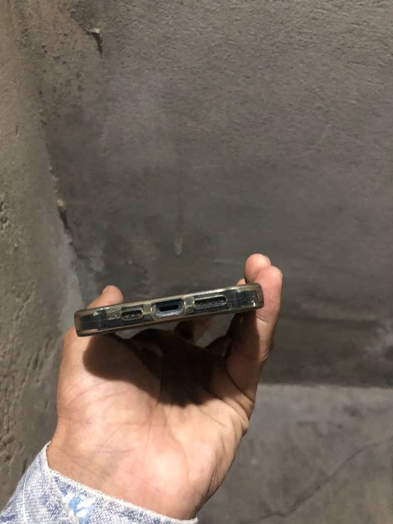 Apple iPhone 13 2