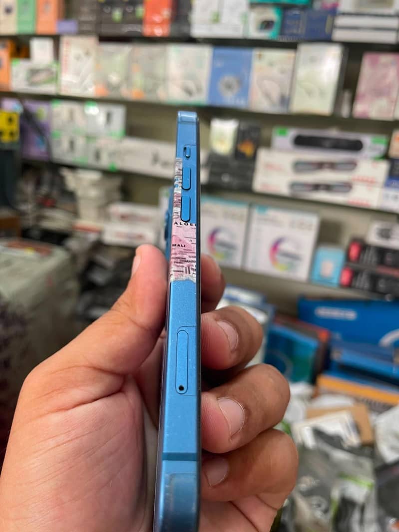 Apple iPhone 13 1