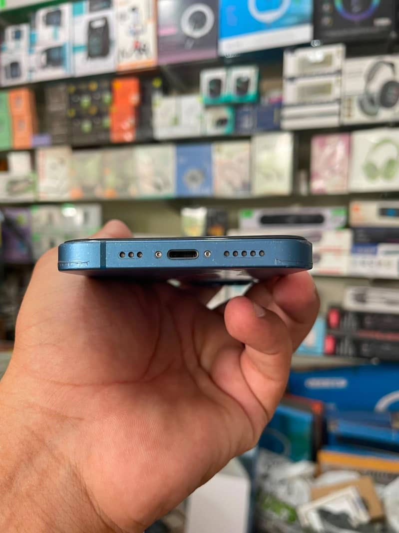 Apple iPhone 13 2