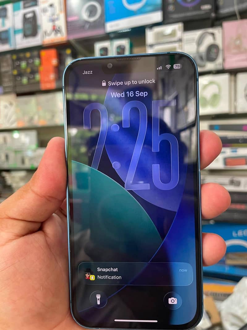 Apple iPhone 13 4