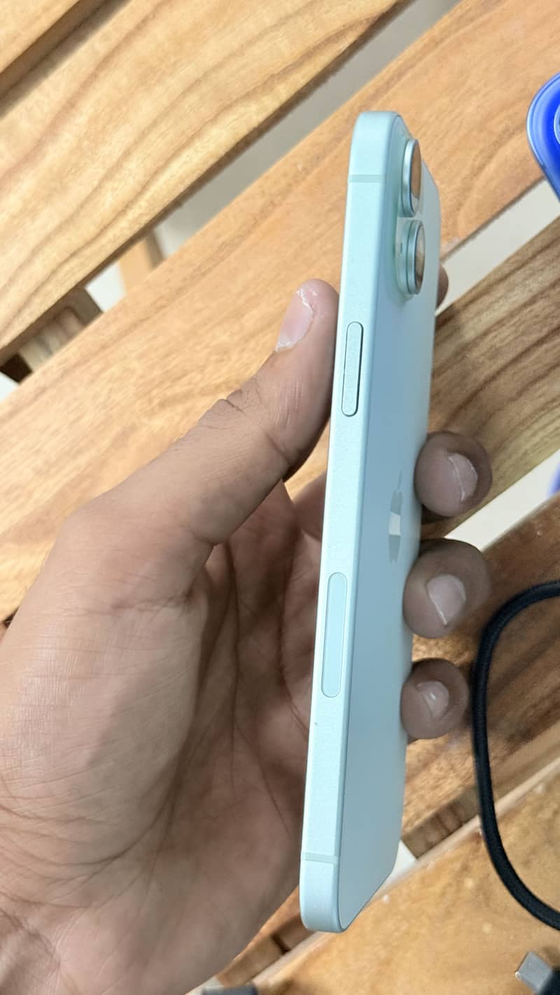 Apple iPhone 15 plus 4