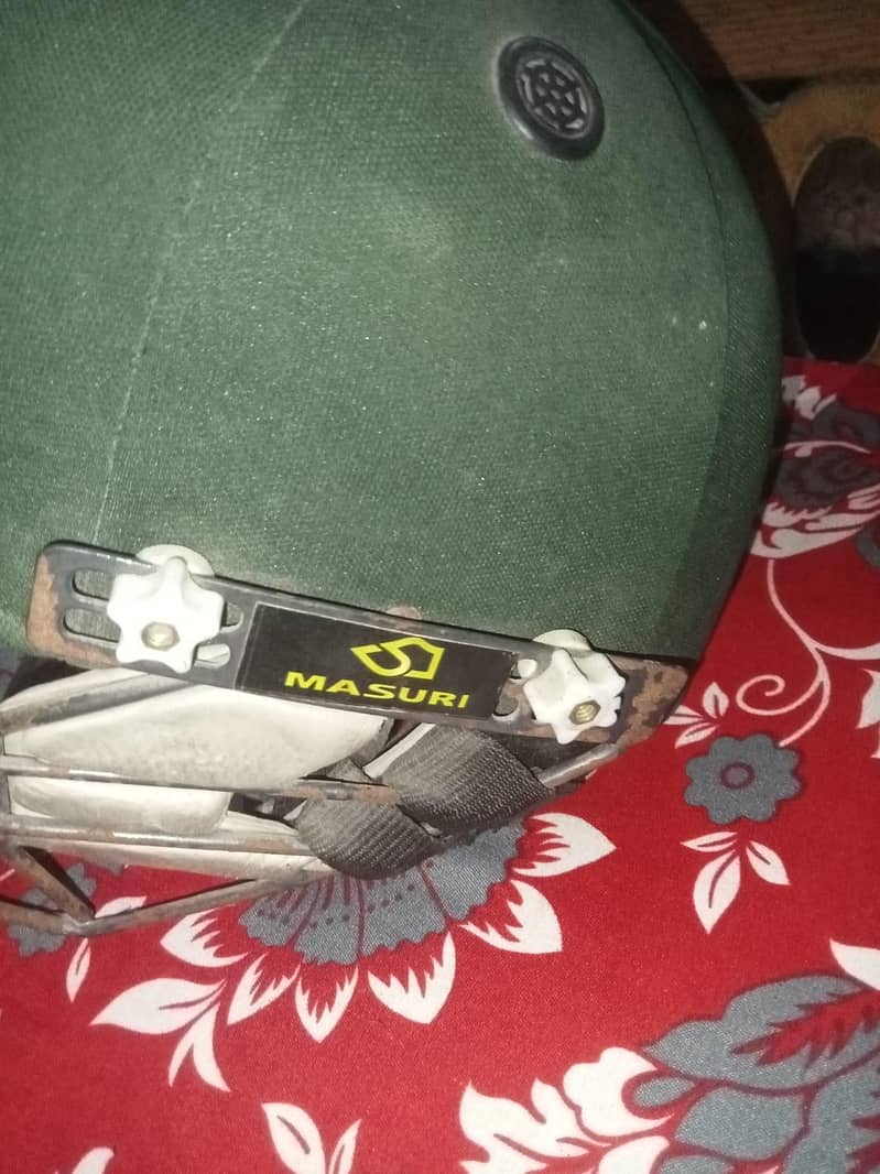 Cricket helmat 3