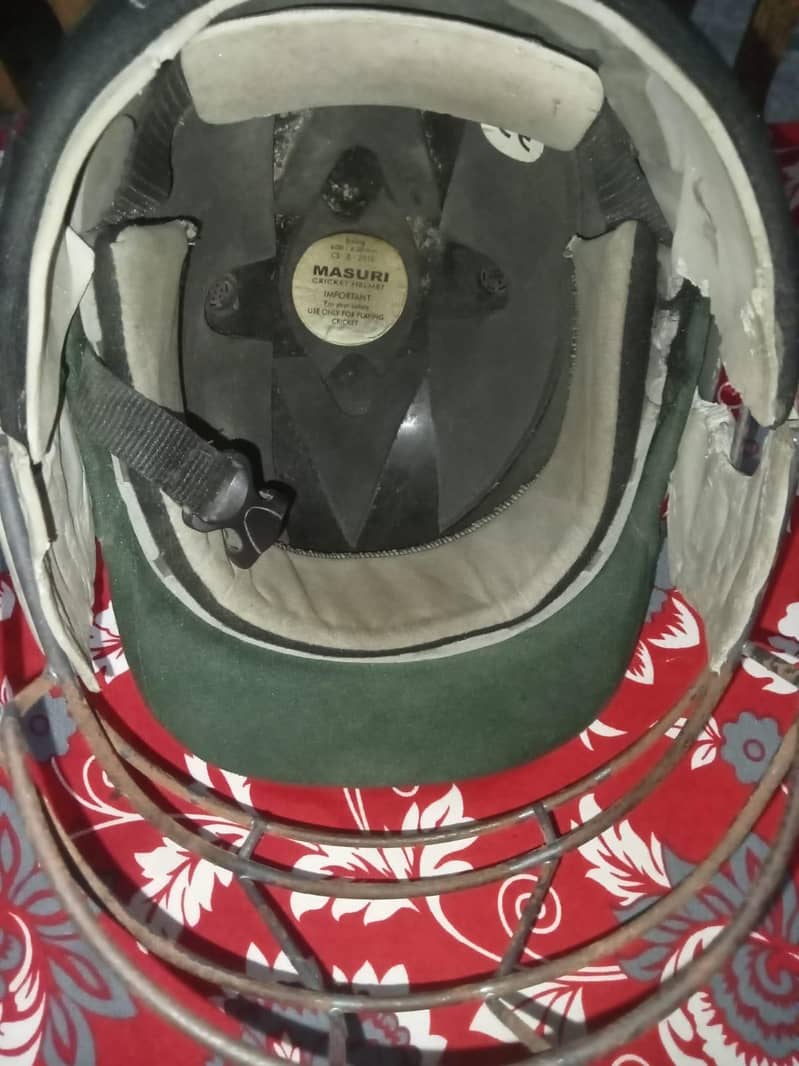 Cricket helmat 4