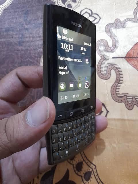 Nokia Asha 303 8