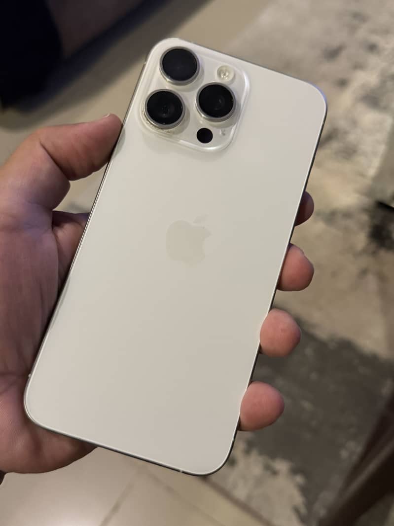 Apple iPhone 15 Pro Max 0