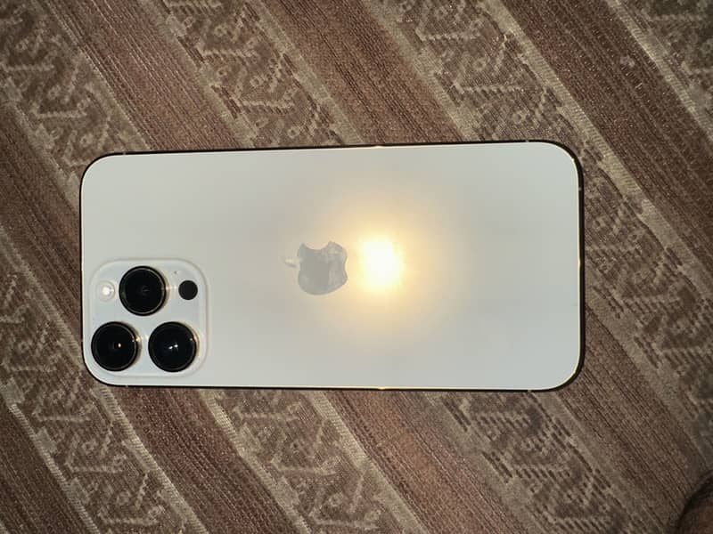 Apple iPhone 14 Pro Max 0