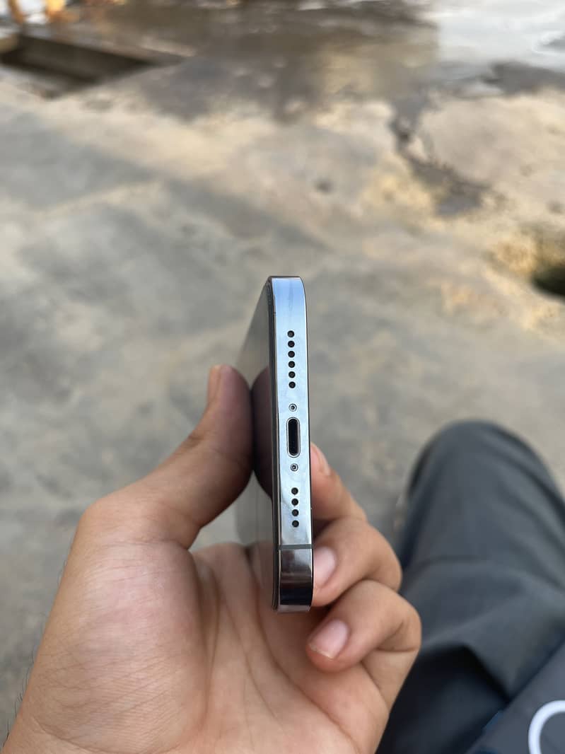 Apple iPhone 13 Pro Max 2