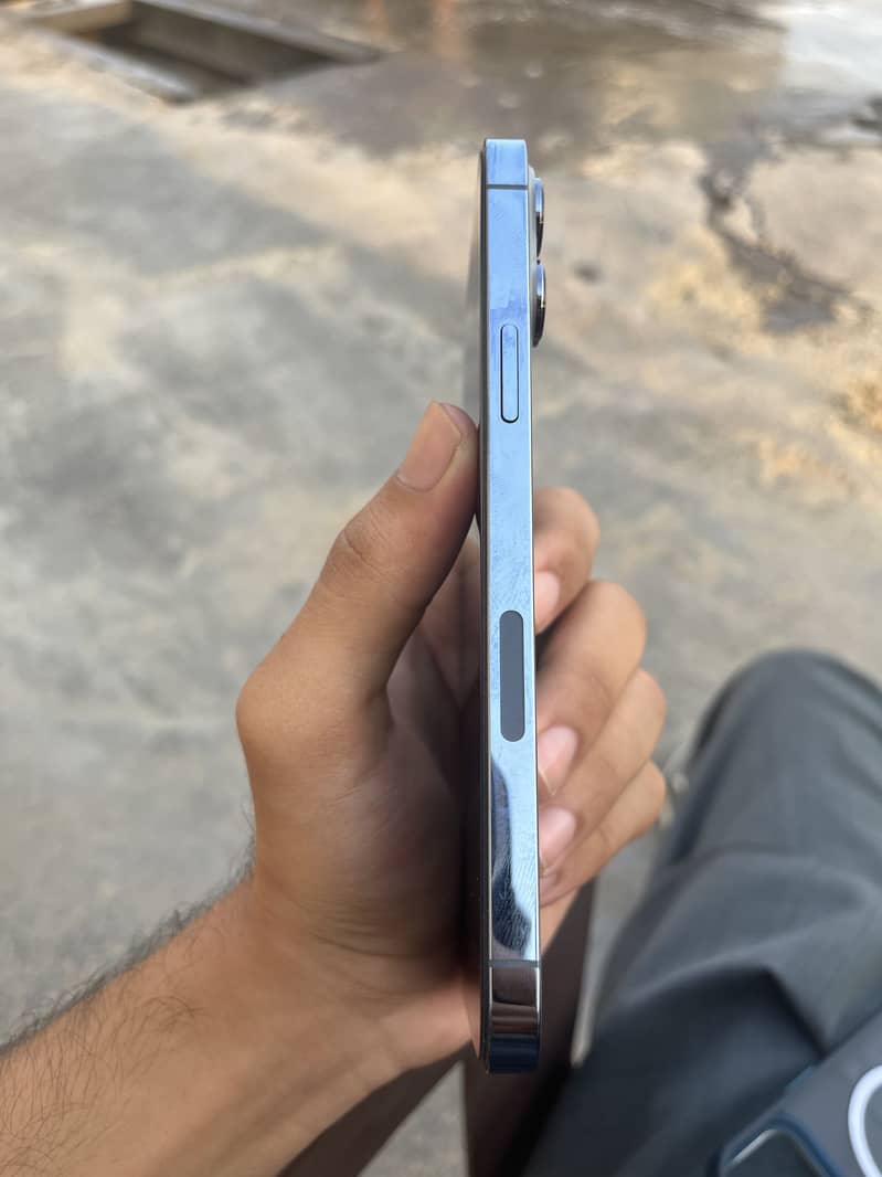 Apple iPhone 13 Pro Max 4