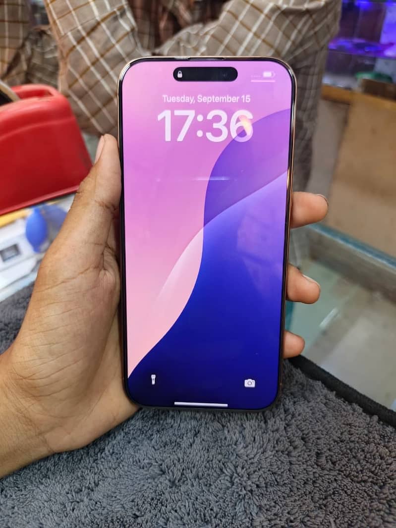 Apple iPhone 16 Pro Max 3