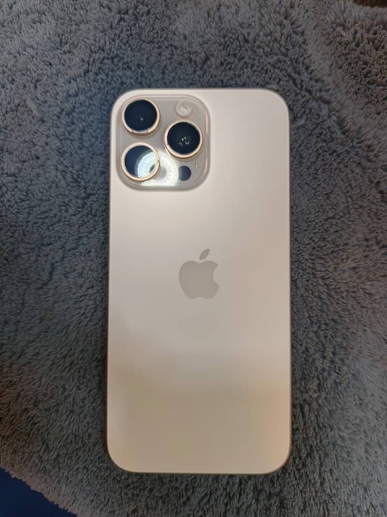 Apple iPhone 16 Pro Max 4