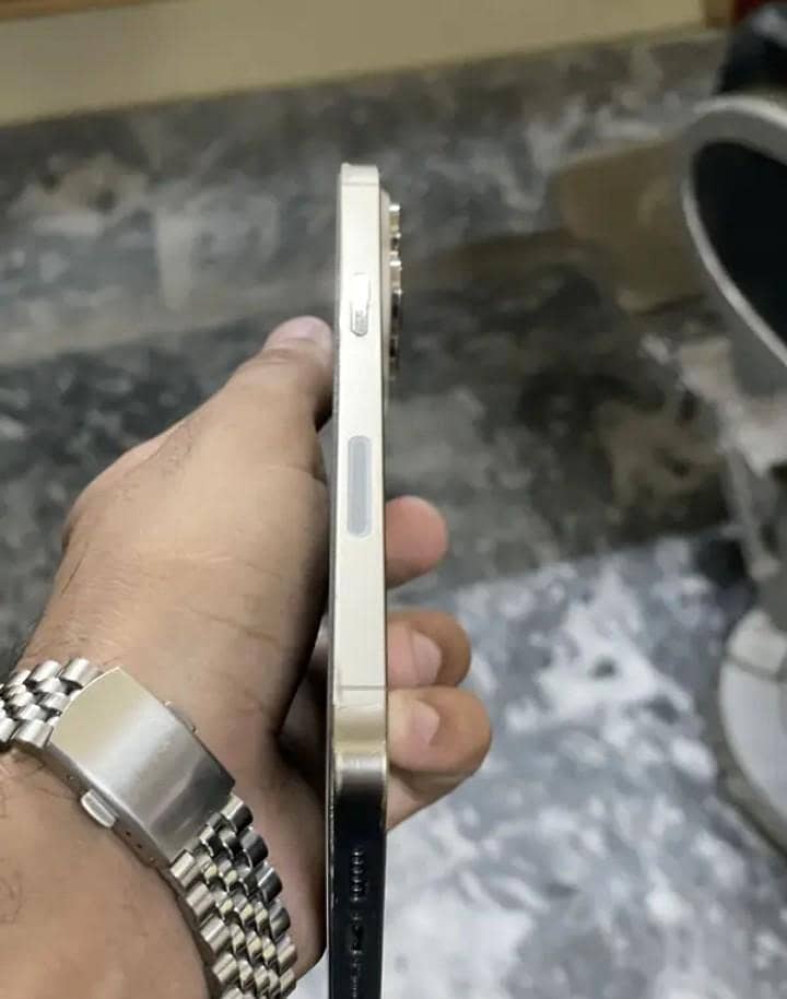 Apple iPhone 14 Pro Max 4