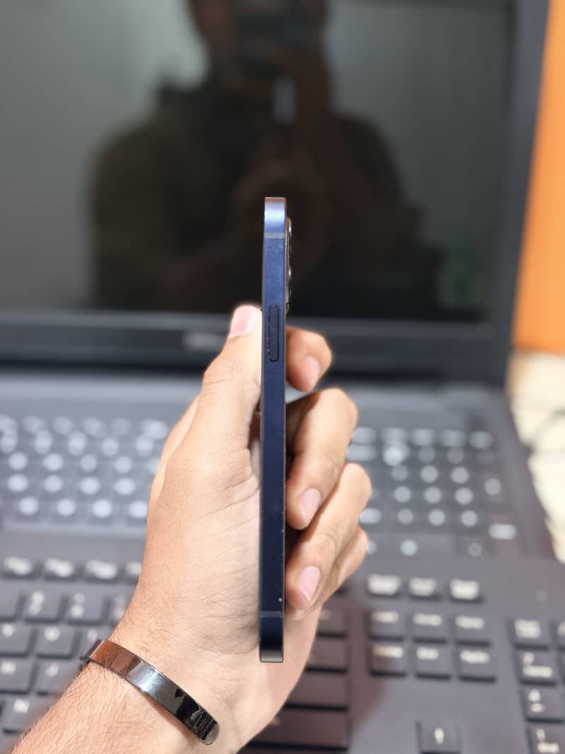 Apple iPhone 12 2