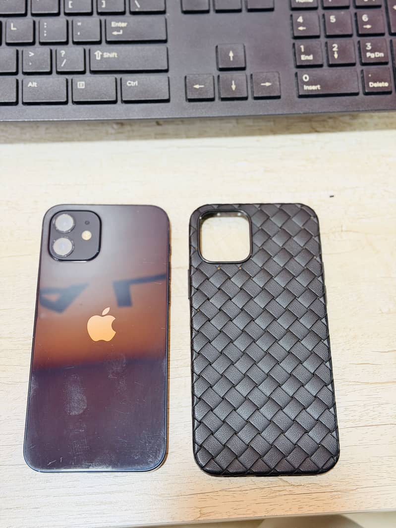Apple iPhone 12 4