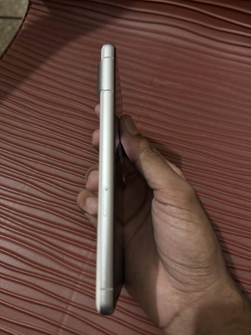 Google Pixel 7 4