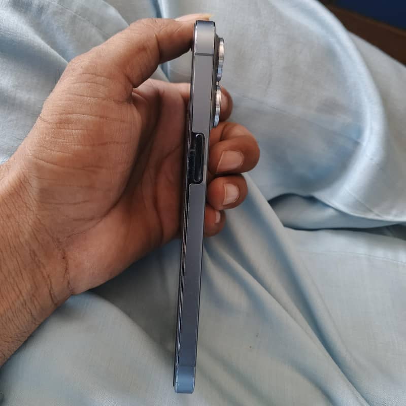 Apple iPhone 13 Pro 1