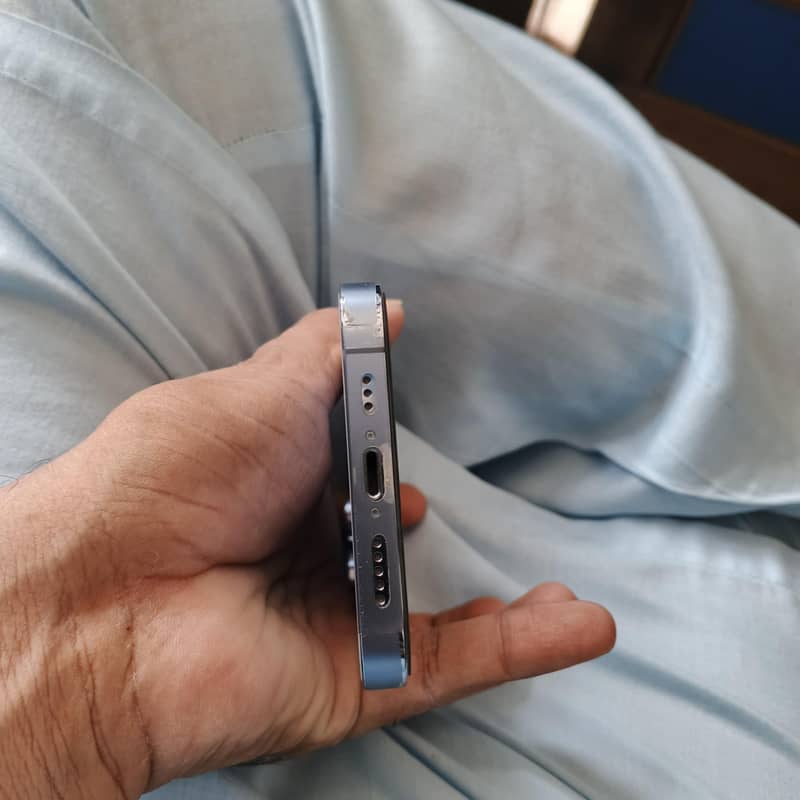 Apple iPhone 13 Pro 4
